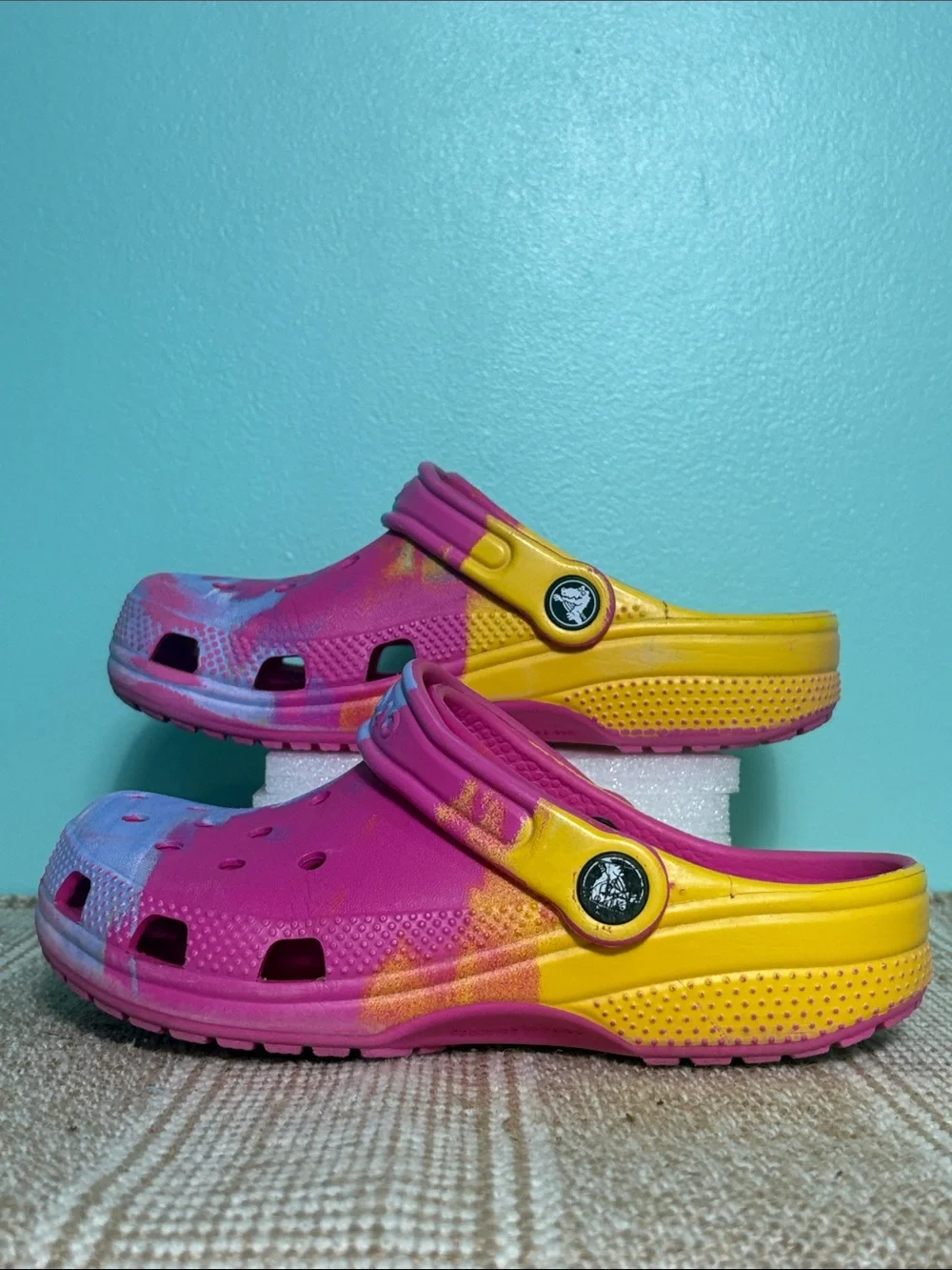 CROCS Kids Classic Ombre Clogs With Heel Strap. Multi Color/Tie Dye. Size— J 2